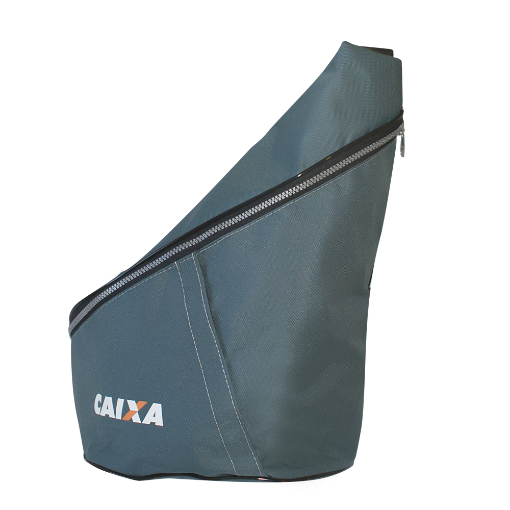 MOCHILA TRANSVERSAL, COM BOLSO CHAPADO FECHADO COM VELCRO